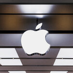 Apple Workers at Maryland Store Vote to Unionize, a First in the U.S.