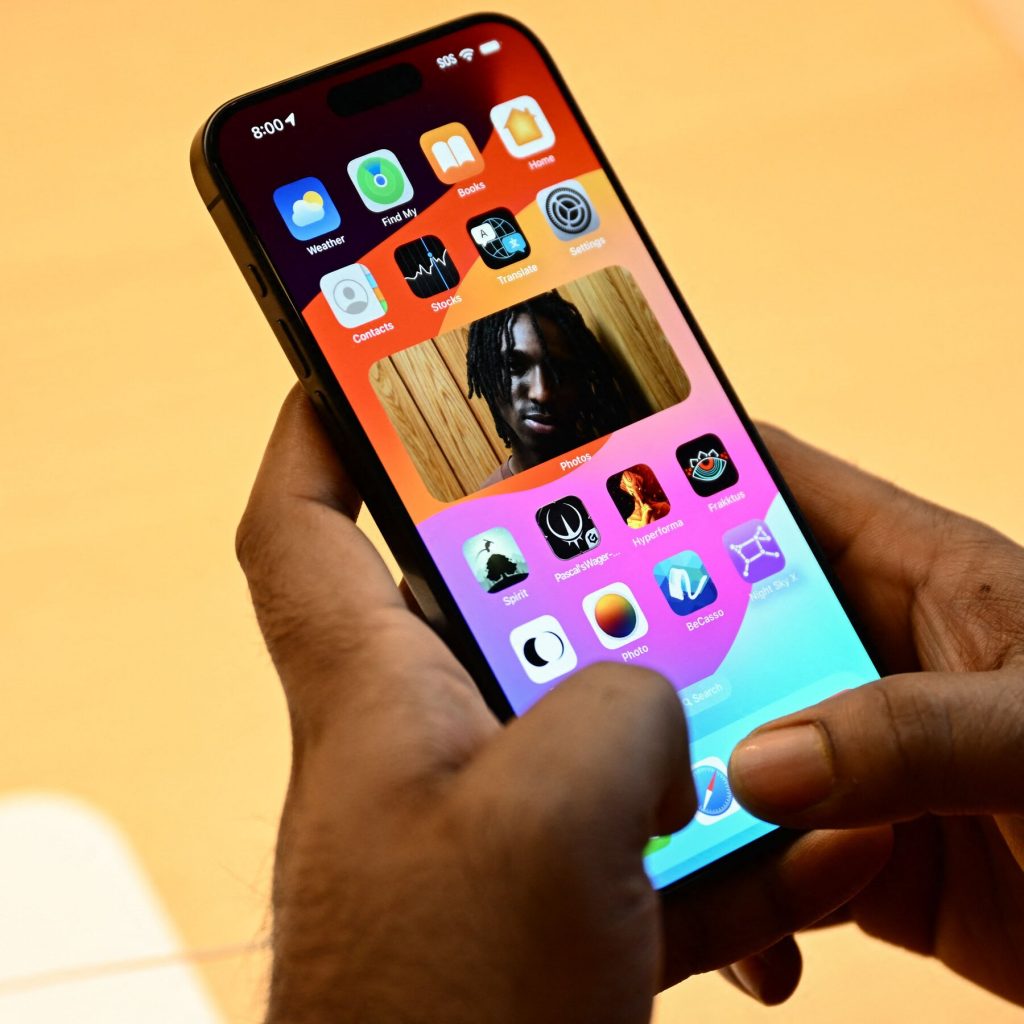 Don’t Be Afraid of the iPhone’s NameDrop Feature, Experts Say