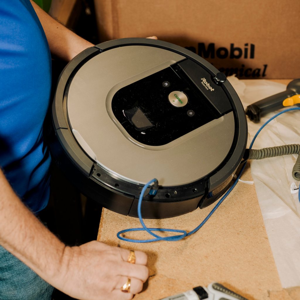 Amazon Scraps Deal to Buy Roomba Maker iRobot Amid Scrutiny